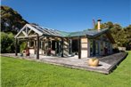 Golden Paradise - Rangihaeata Holiday Home