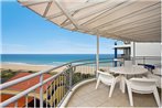 Oceanside Resort - Absolute Beachfront Apartments