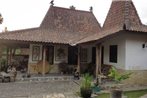 Omah Garengpoeng Guest House