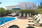 Vale do Lobo Villa Sleeps 8 with Pool Air Con and WiFi