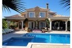 Villa Varandas Do Lago - 5 Bedroom villa - Stunning pool area - Table tennis