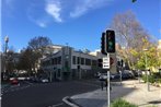 Pyrmont Self-Contained Modern Two-Bedroom Apartment 137 Watt