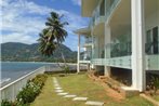 VallonEnd Beachfront villa with excellent view