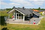 Three-Bedroom Holiday home in Gro?mitz 2