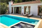 Samik Villa Sleeps 6 Pool Air Con WiFi