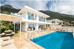 Kalkan Villa Sleeps 8 with Pool and Air Con