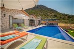 Kalkan'da 2 Yatak Odali Jakuzili Villa-Villa Stone House