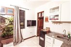 Air conditioned 1 Bedroom Apartment with Fast Wifi - Central Location
