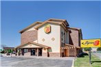 Super 8 by Wyndham Roseville/Detroit Area