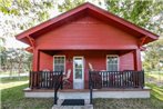 August Schmidt Fredericksburg Cottage with Hot Tub