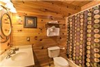 Sevierville Cabin with Deck and Hot Tub 10Min to Dtwn