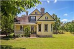 23-Acre Victorian Farmhouse 30 Min to Austin!