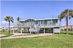 2022 Remodeled Retreat with Deck Walk to the Beach!
