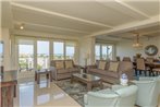 Oceanview jewel for large families! Beachfront resort