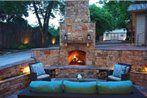 Tuscan Retreat - Hot Tub - Fireplace- Walk to Main