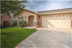 Modern Moab Townhome with Shared Pool and Hot Tub!