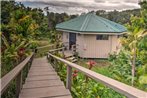 Hilo Couples Retreat about 6 Miles to Honolii Beach!