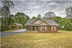 Creekside Cabin with Forest Views in Tallassee!