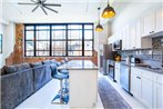 Spacious Sterchi Loft Getaway- Downtown Getaway