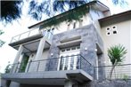 De Rafael Villa & Guest House Dago Pakar