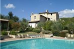 Picturesque Holiday Home with Pool in Assisi