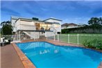 The Indooroopilly Queenslander - 4 Bedroom Family Home - Private Pool - Wifi - Netflix