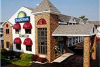 Days Inn by Wyndham Mackinaw City - Lakeview