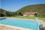 Modern Holiday Home with jacuzzi in Brousse-le-Chateau