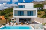 NEW! Seaview Villa Nocturno with 4 en-suite bedrooms