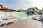 Stunning apartment in Puegnago sul Garda with Outdoor swimming pool and 2 Bedrooms