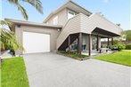 Komaru Beach House - Mt Maunganui Holiday Home