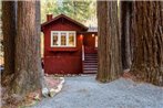 Redwood Retreat! Redwoods! Walk to River!! Hot Tub!! BBQ! Central Air!!