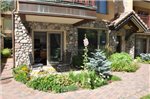Lovely Vail Village Creekside 2 Bedroom Condo with Hot Tub and Pool.